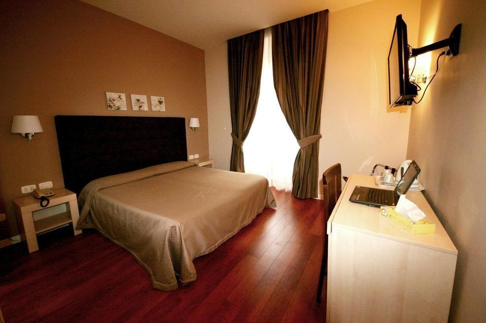 Hotel Saturnia Рим Екстериор снимка